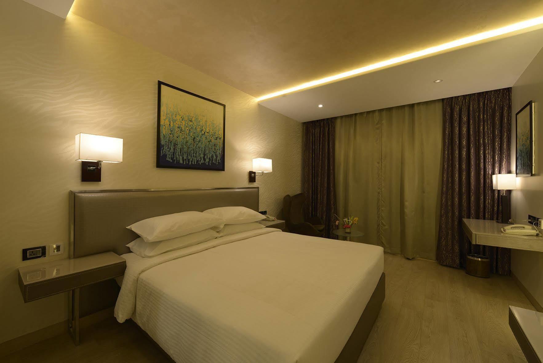 Genesis Hotel Near Mumbai Airport Bombaim Exterior foto