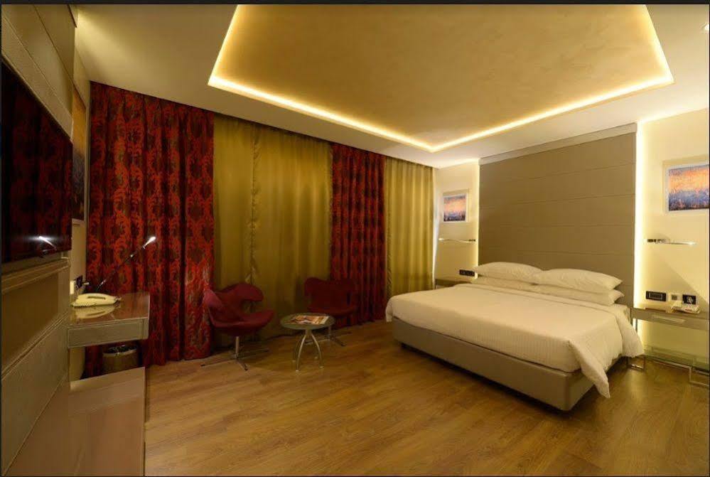 Genesis Hotel Near Mumbai Airport Bombaim Exterior foto