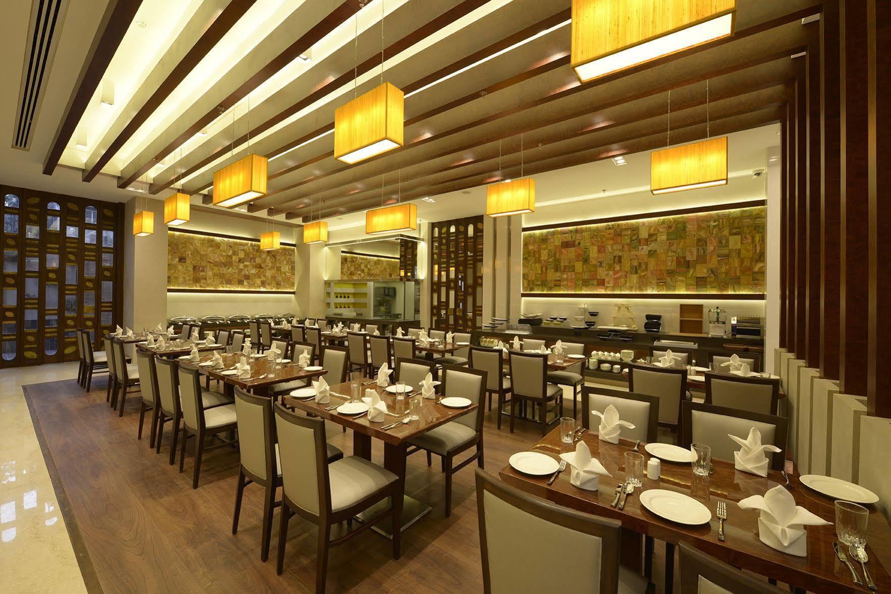 Genesis Hotel Near Mumbai Airport Bombaim Exterior foto
